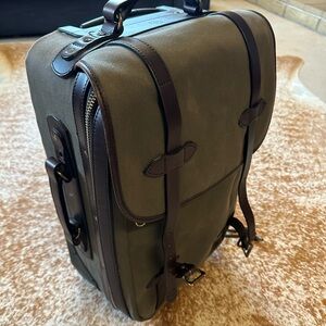 Filson - Medium Rolling Carry-On Suitcase - Otter Green - EUC with tags